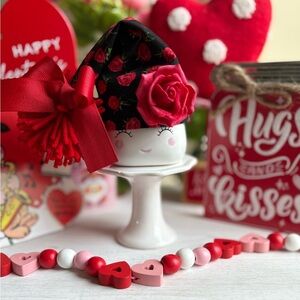 Valentine’s Day Marshmallow Mug Hat, Roses, Romantic, Rae Dunn